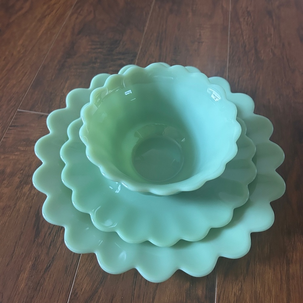 The Pioneer Woman Mint Scalloped Dish Set